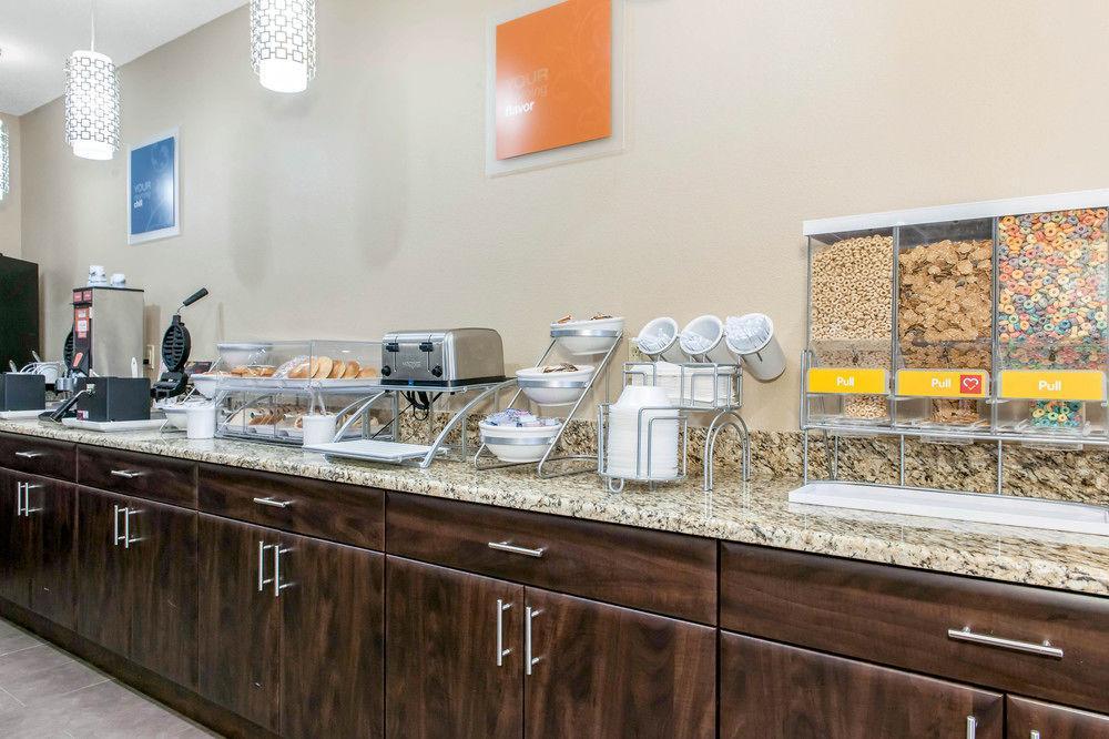 Comfort Suites Terre Haute University Area Esterno foto