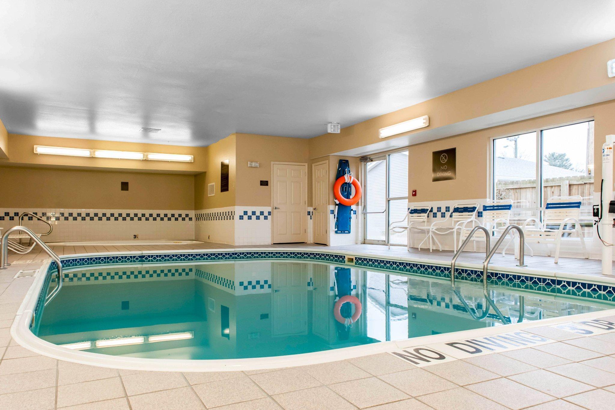 Comfort Suites Terre Haute University Area Esterno foto