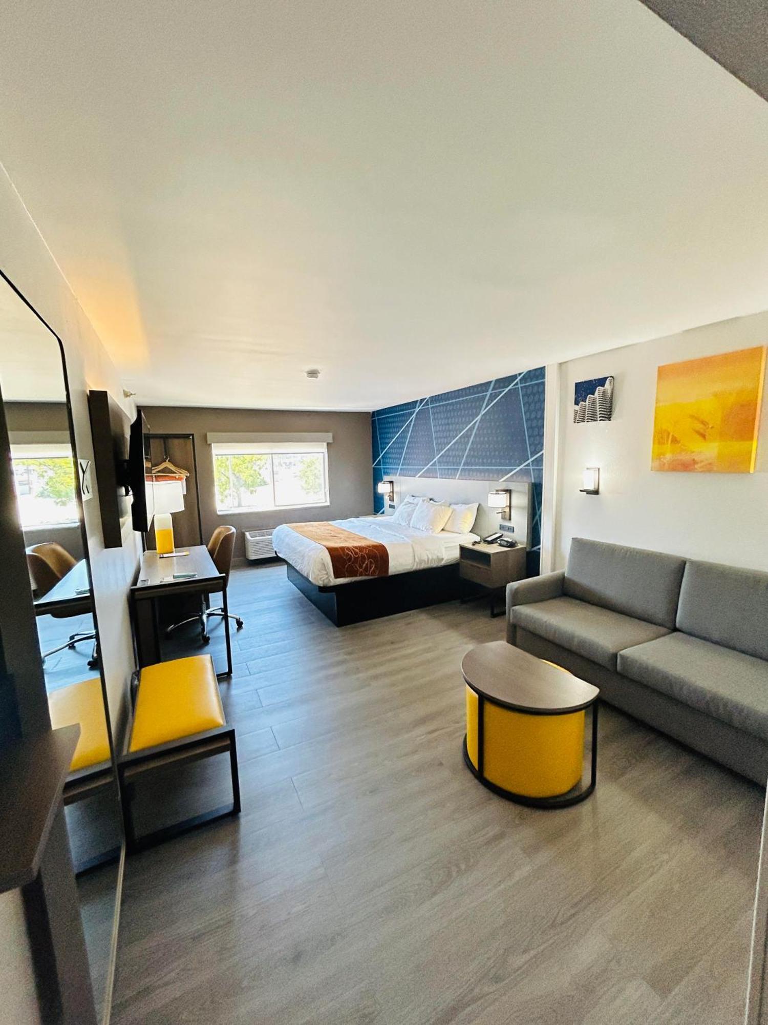 Comfort Suites Terre Haute University Area Esterno foto