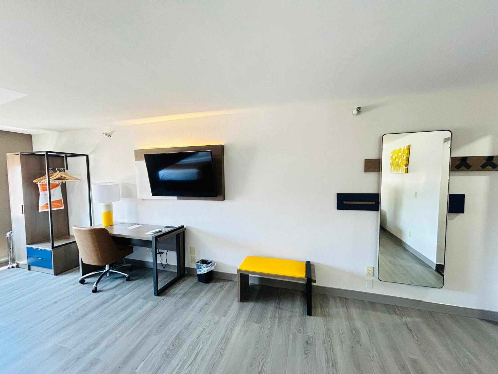 Comfort Suites Terre Haute University Area Esterno foto