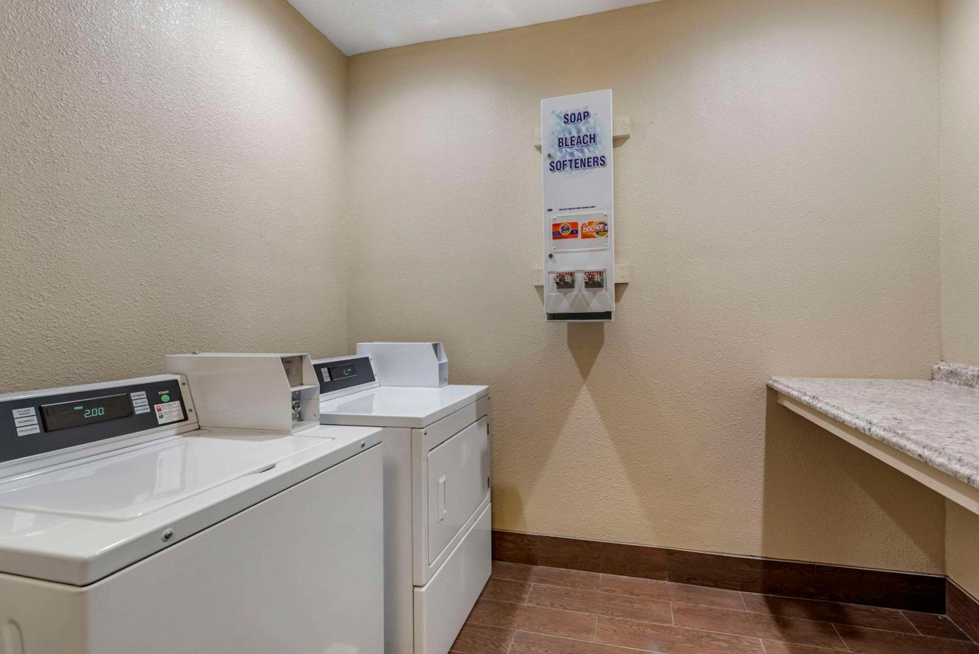 Comfort Suites Terre Haute University Area Esterno foto