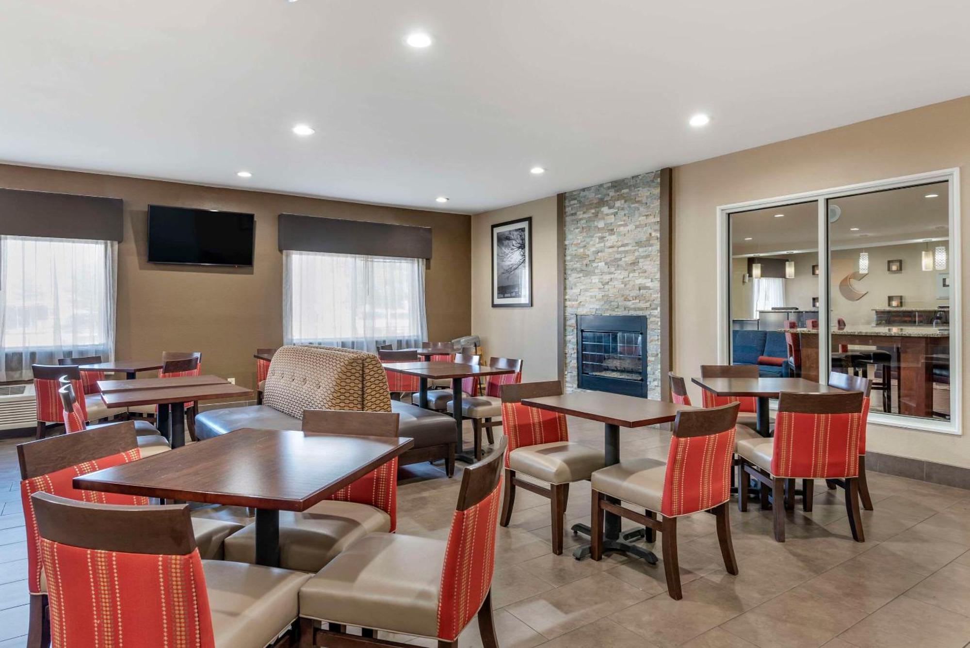 Comfort Suites Terre Haute University Area Esterno foto