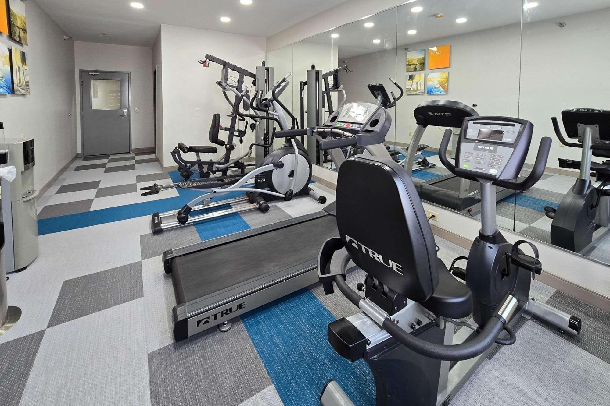 Comfort Suites Terre Haute University Area Esterno foto