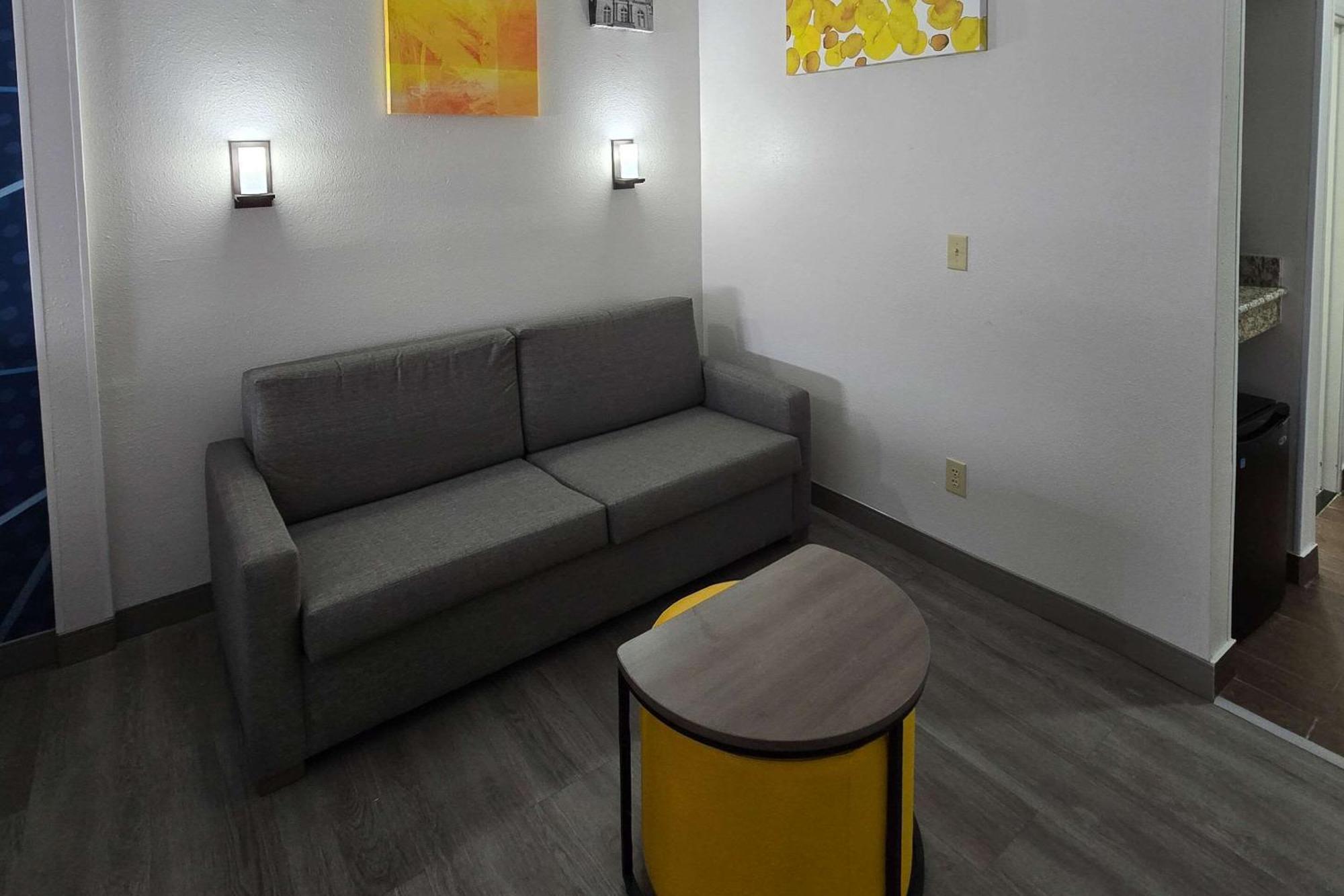 Comfort Suites Terre Haute University Area Esterno foto