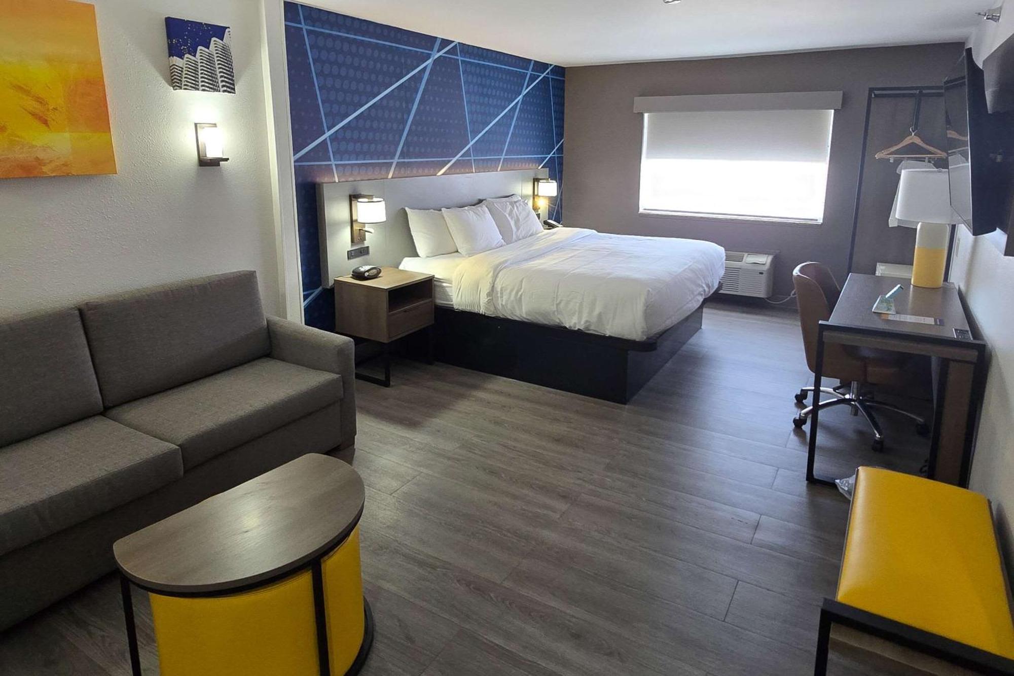 Comfort Suites Terre Haute University Area Esterno foto