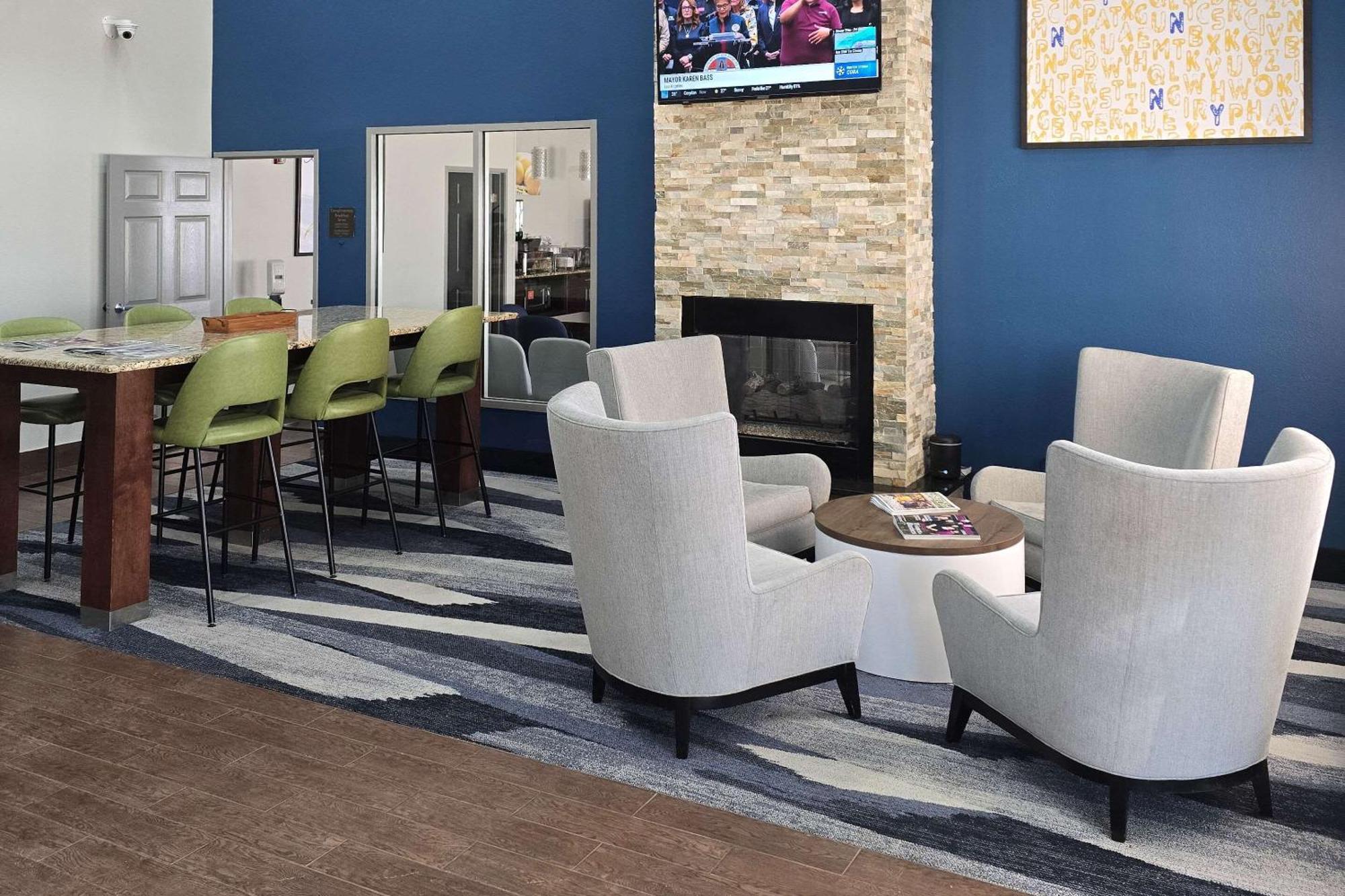 Comfort Suites Terre Haute University Area Esterno foto