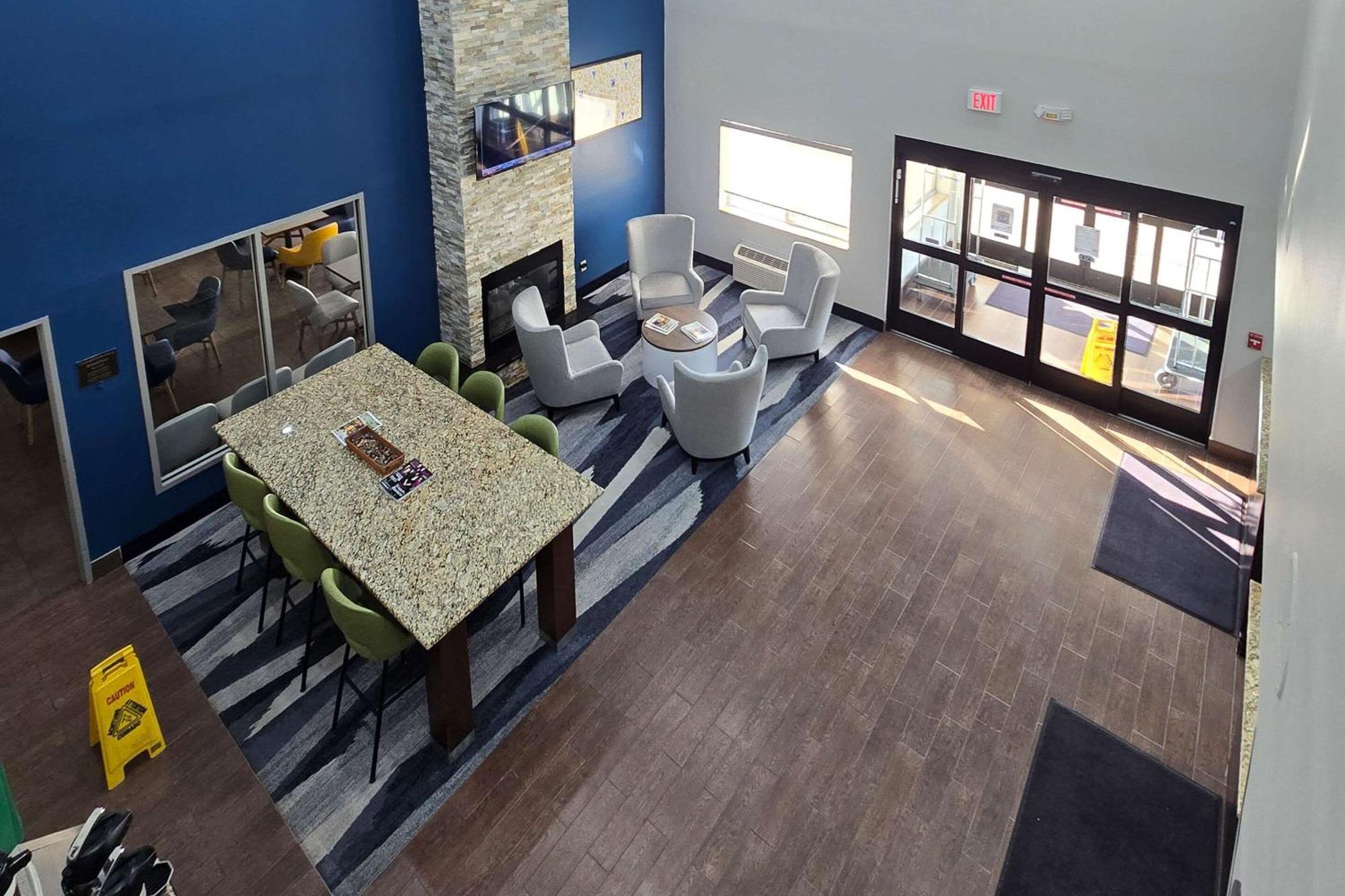 Comfort Suites Terre Haute University Area Esterno foto
